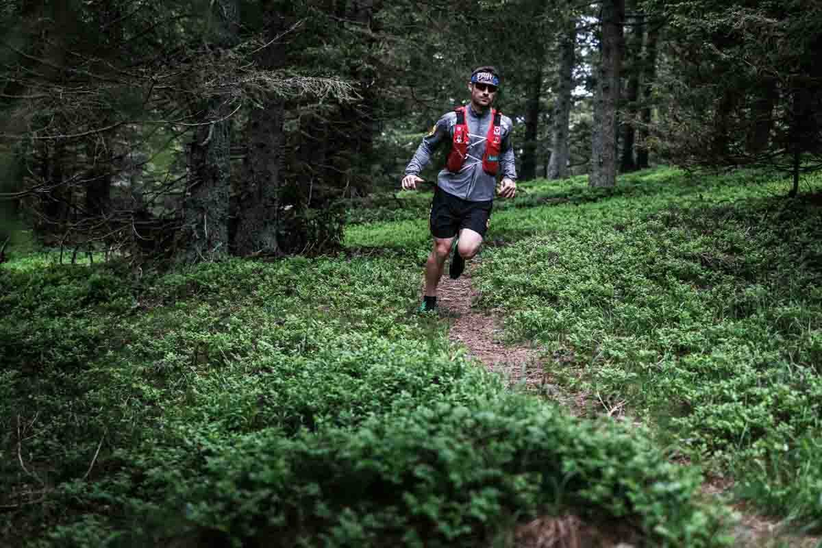 Bei der Sportart Trailrunning geht es quer durchs Gelände