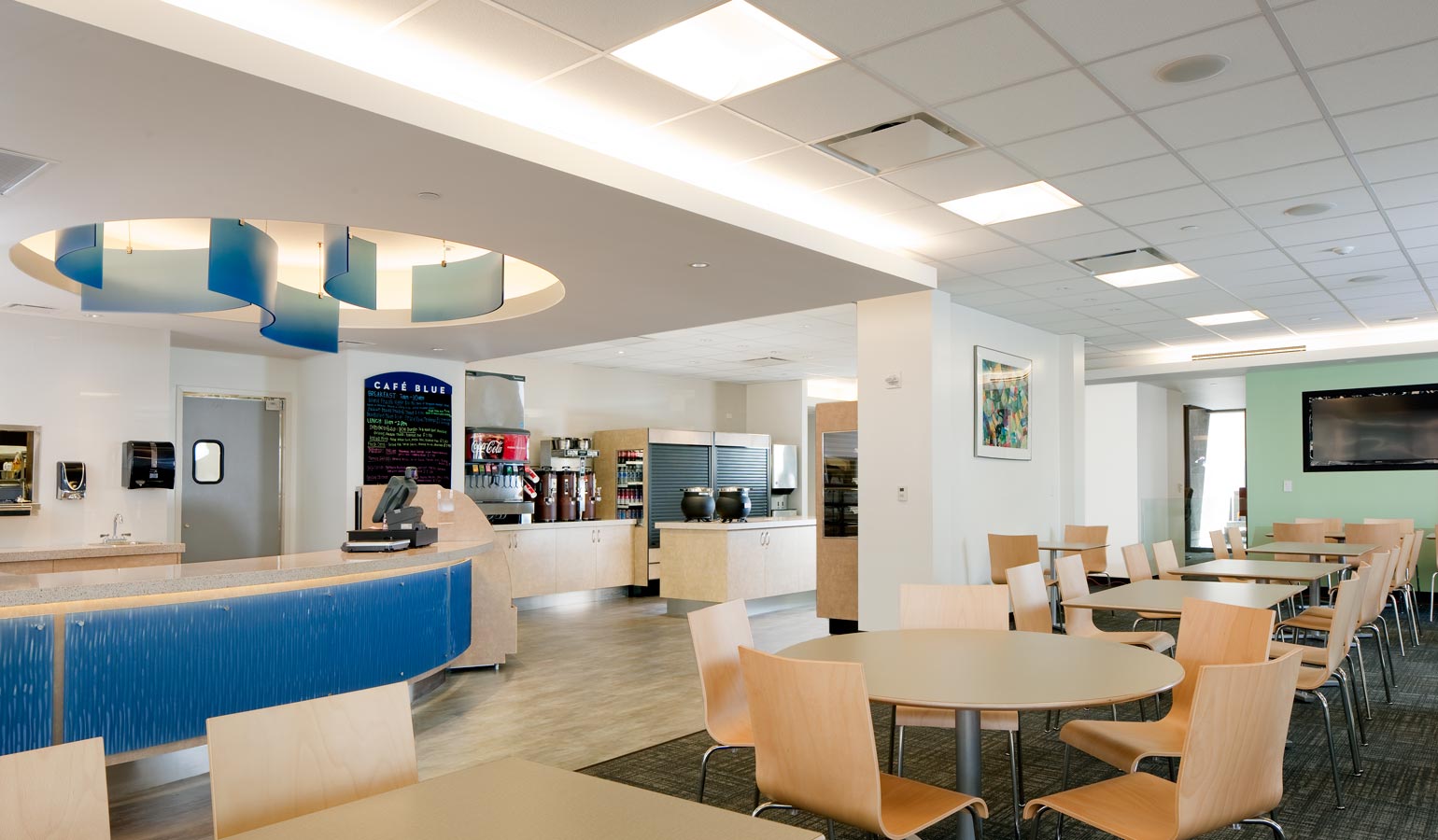 Lunch room at Bank of Hawaii with POS and tables