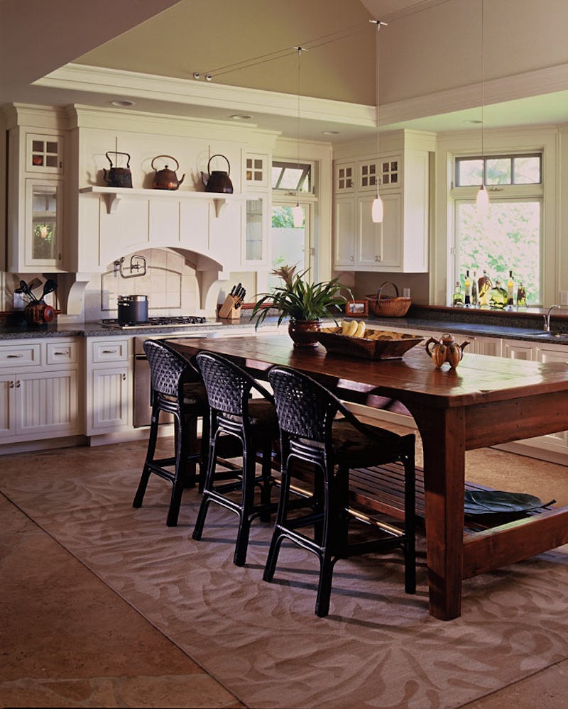 Kitchen and kitchen table seating.