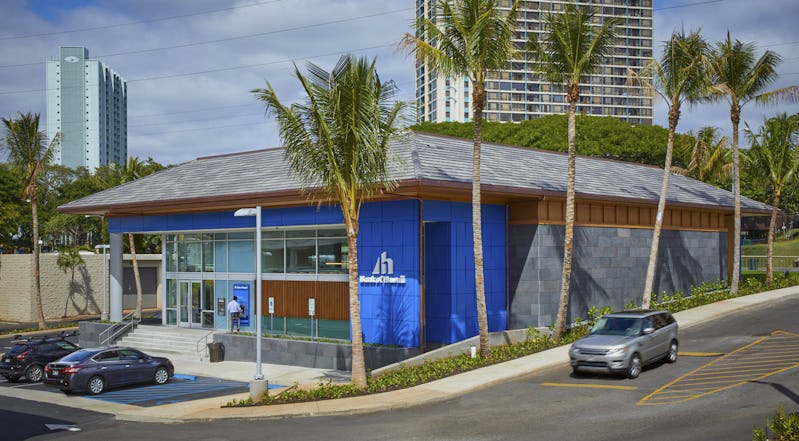 Exterior photo of Bank of Hawaii at Pearlridge showing parking and driveway