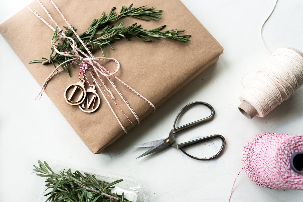 3 Ways to Gift Wrap a Photo Album