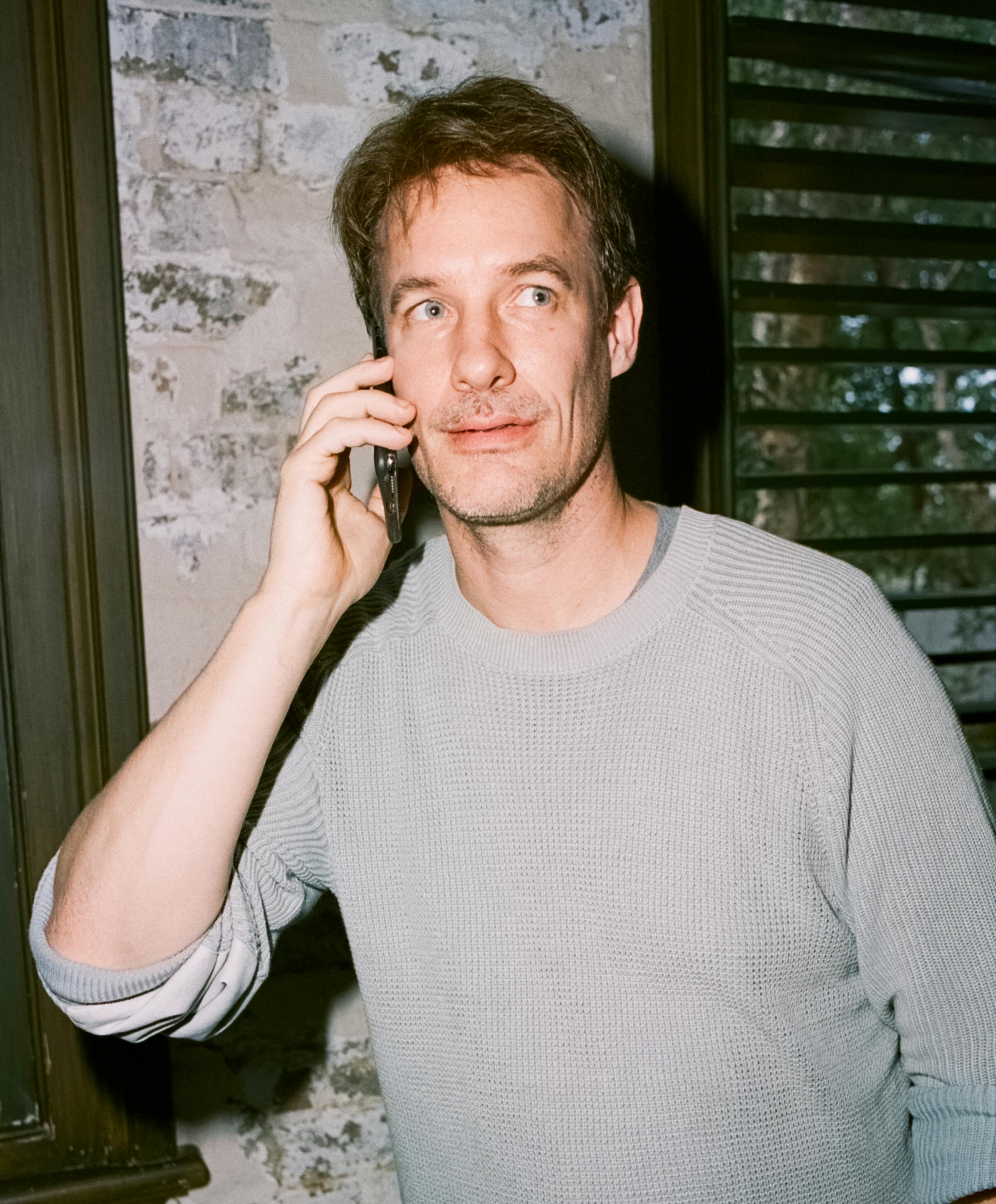 Joris on phone
