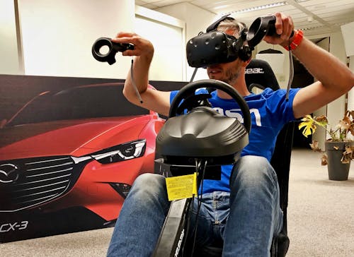 Speler van de Mazda VR game door Q42