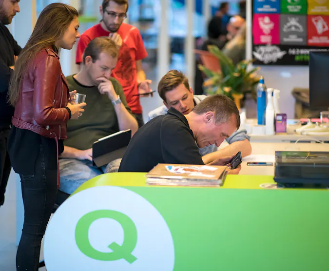De slechtziende gebruiker Jeroen tijdens een usabilitytest bij internetbureau Q42