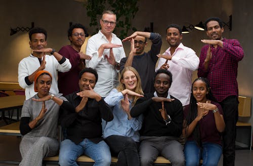 Eritreeërs met mensen van de Travis Foundation