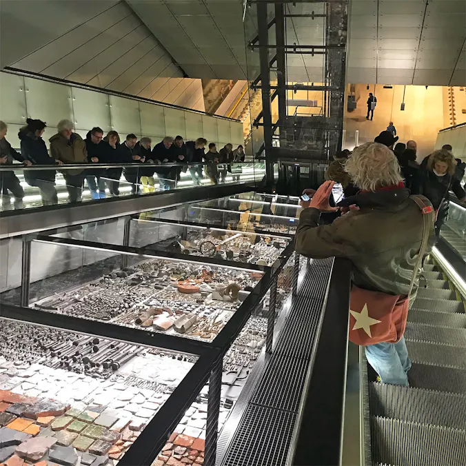 De opgravingen van het project Below the surface op station Rokin in Amsterdam