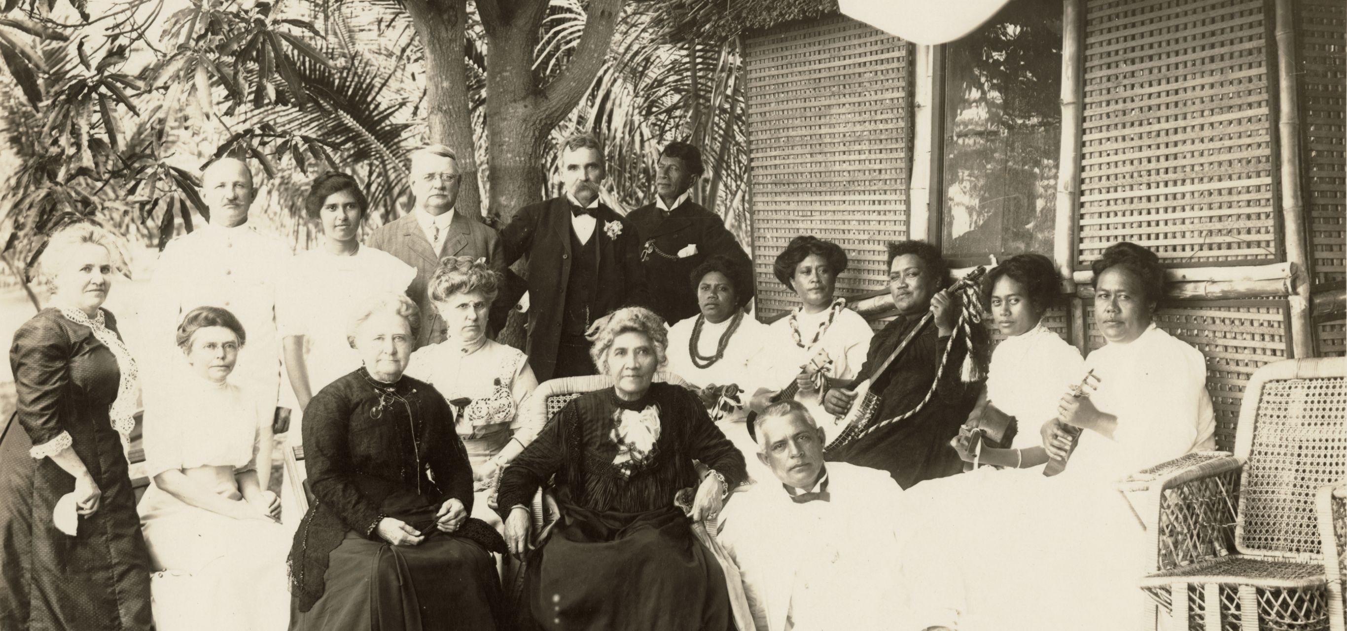 Queen Lili‘uokalani with her subjects