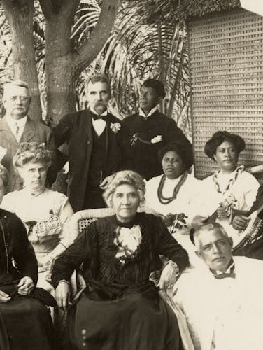 Queen Lili‘uokalani with her subjects