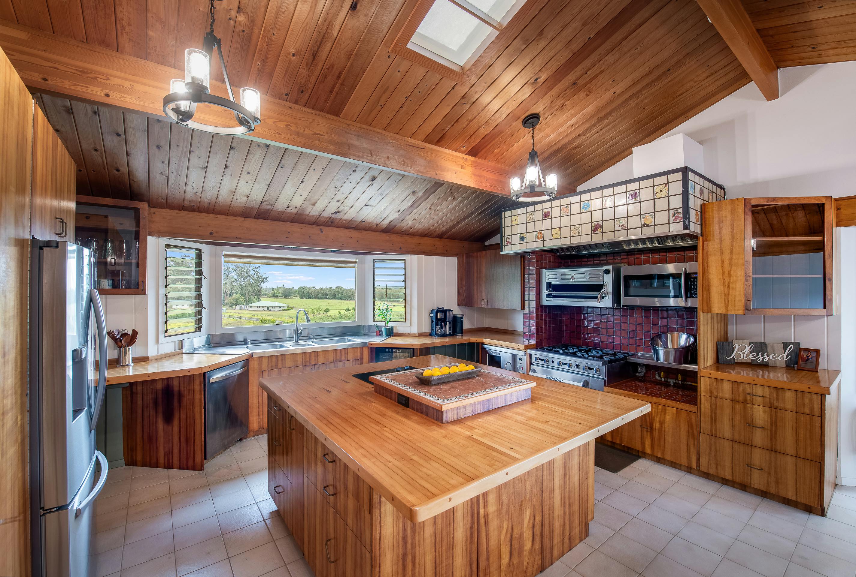 Kitchen at LT Ranchʻs North House
