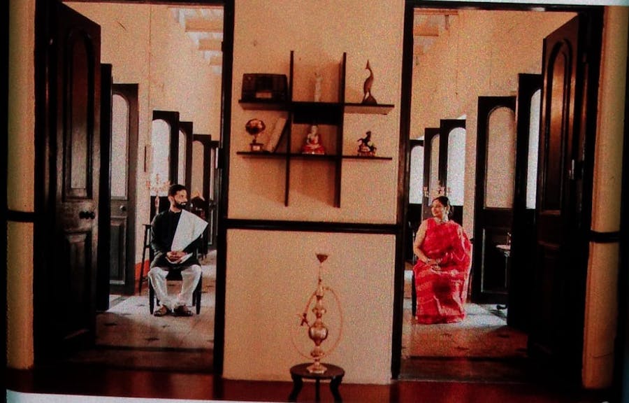 latest indoor pre wedding photoshoot ideas