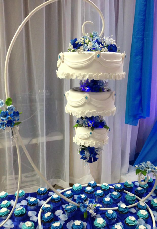 Acrylic Crystal Chandelier Wedding Cake Stand - Buy Wedding Cake Stand  Crystal,Hanging Crystals C… | Wedding cake stand crystal, Wedding chandelier,  Chandelier cake