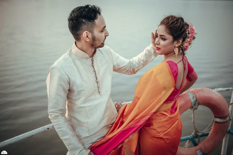 couple posing near ghat image