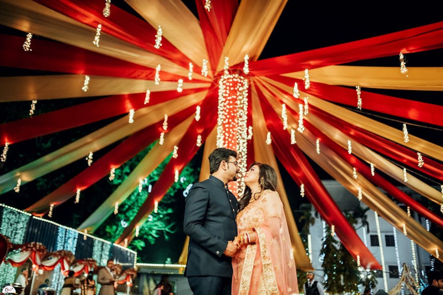 wedding couples at stage