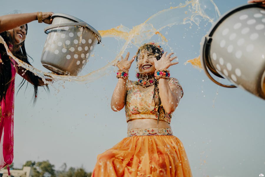 latest haldi poses for brides