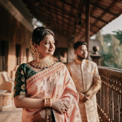 couple photoshoot pose