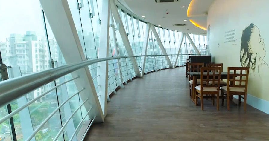 Hanging restaurant in kolkat