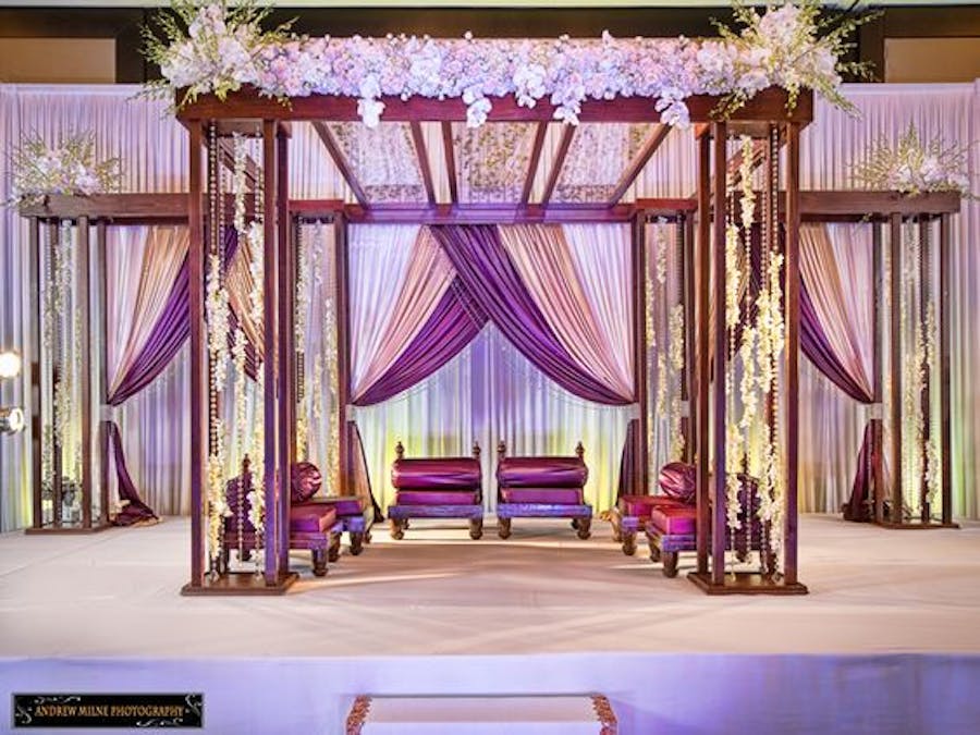 pillar wedding stage