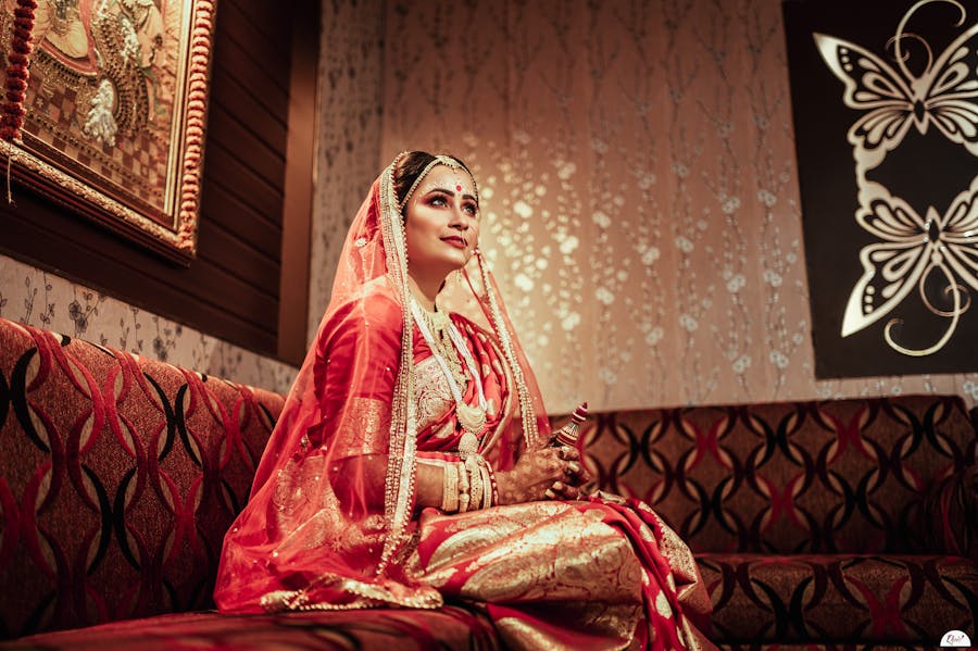 bride at bengali wedding