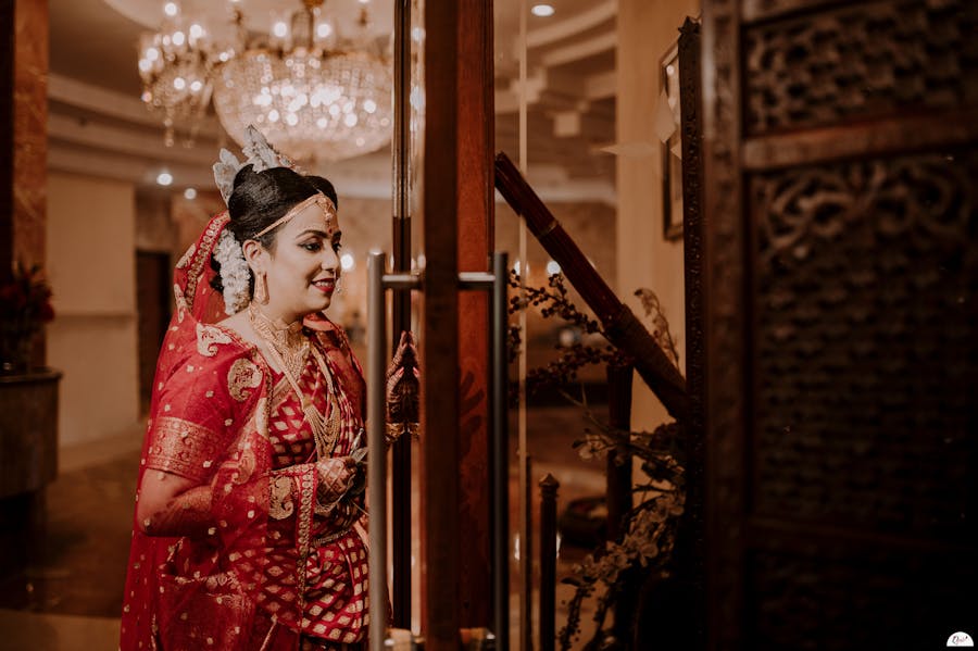 Bride pose