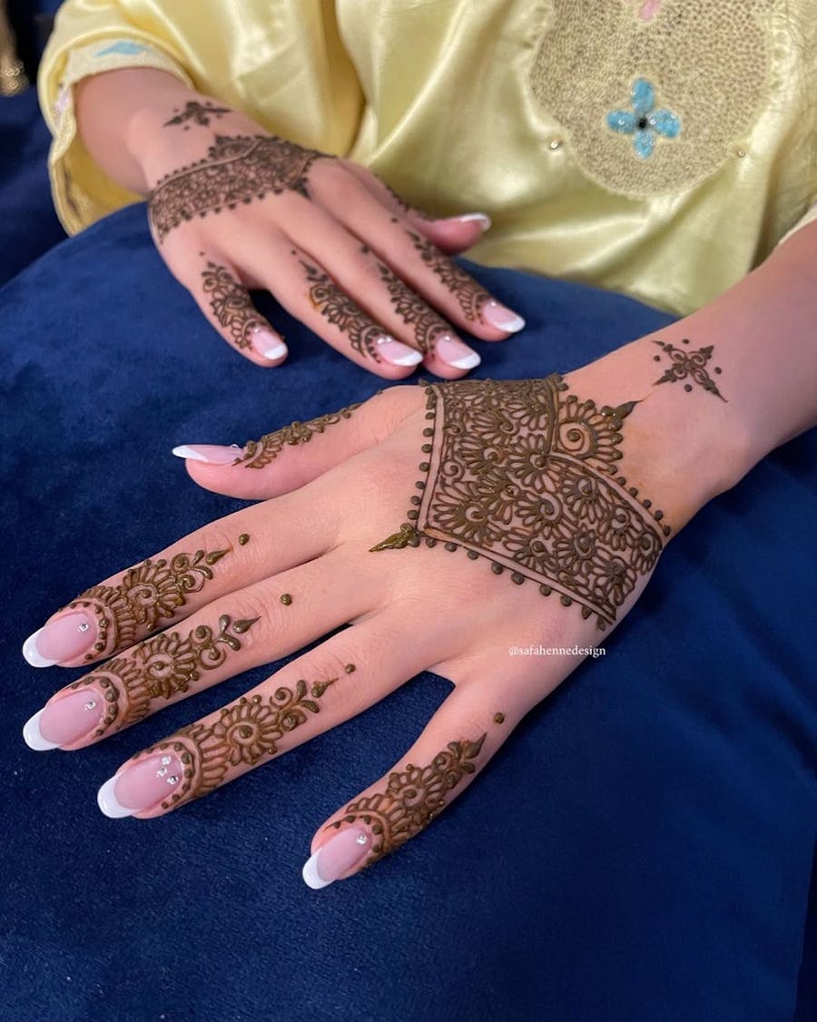 Modern Bengali mehndi art