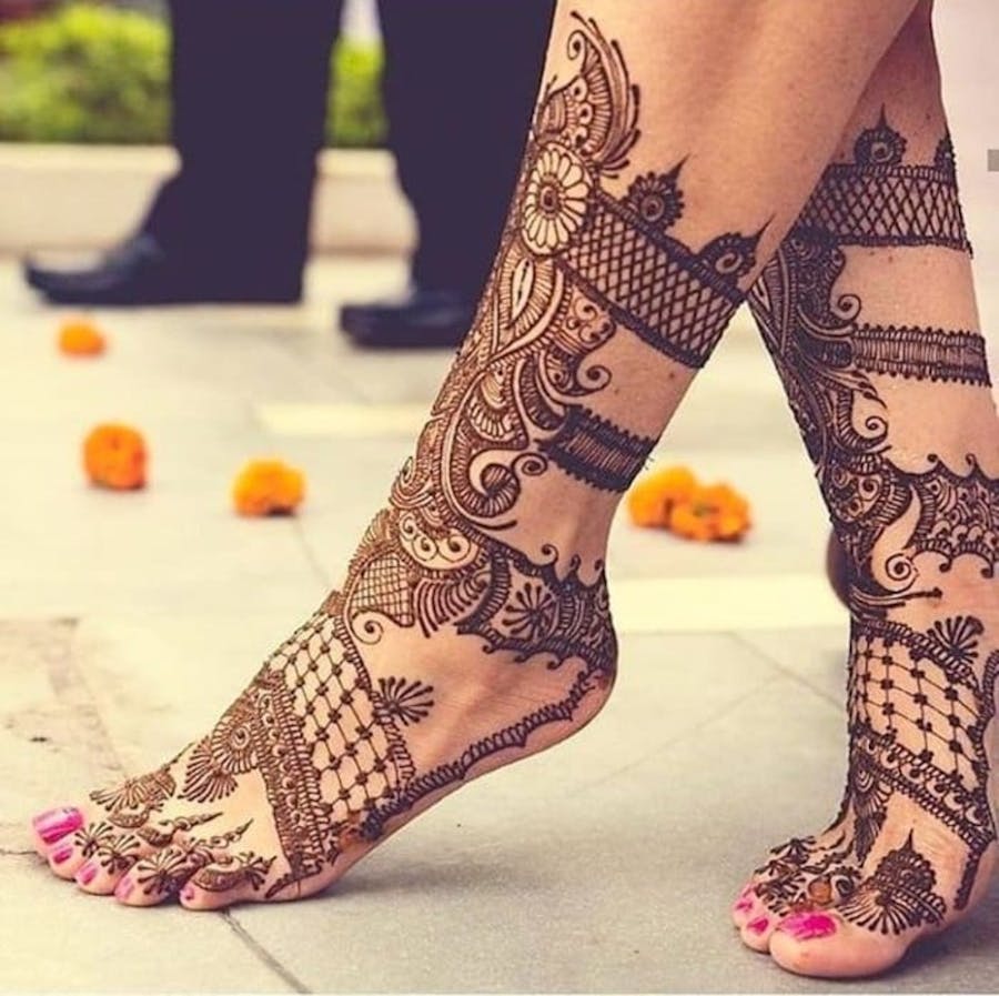 simple foot mehndi design
