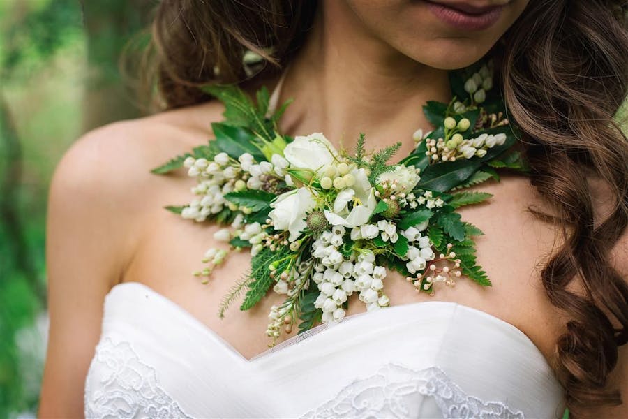 offbeat floral jewellery for brides