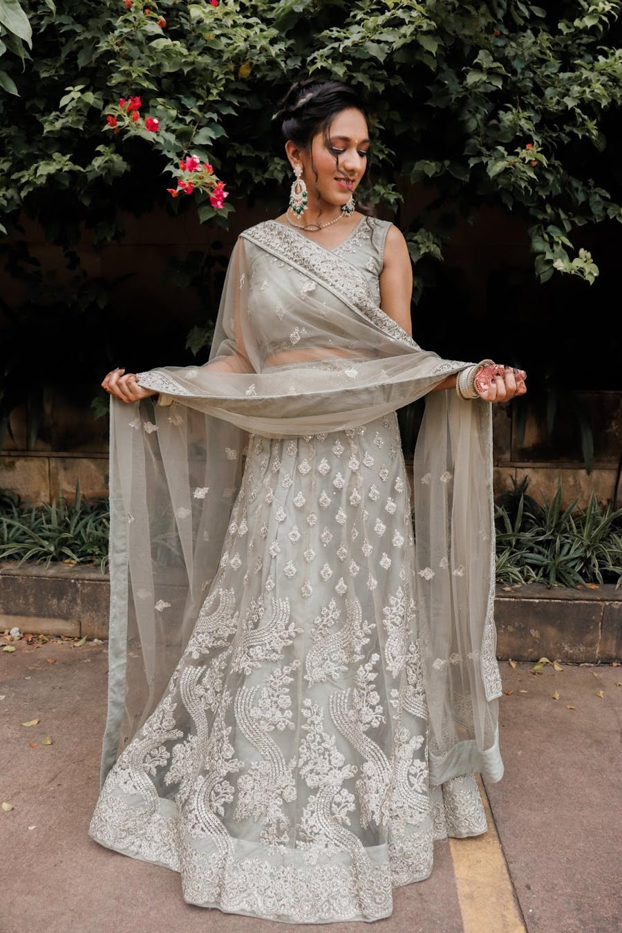 Trending Bridal Mehndi Outfit