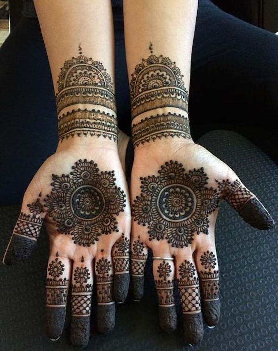 Round Bengali mehndi design
