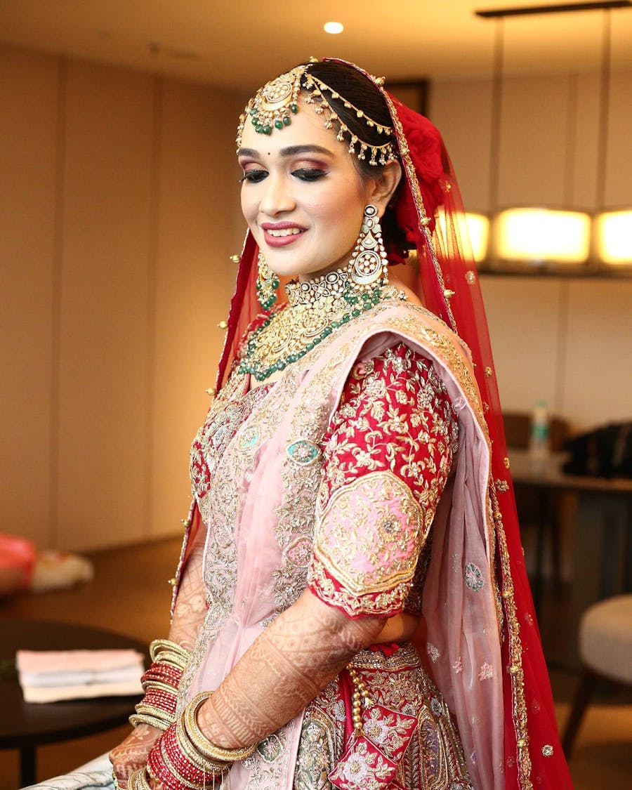 celebrity makeup artist in Kolkata
