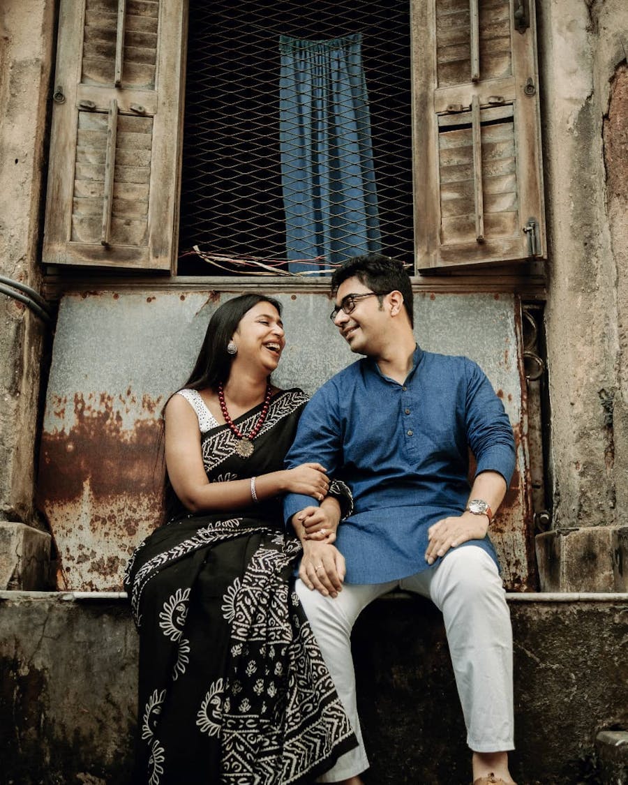 latest indoor pre wedding photoshoot ideas