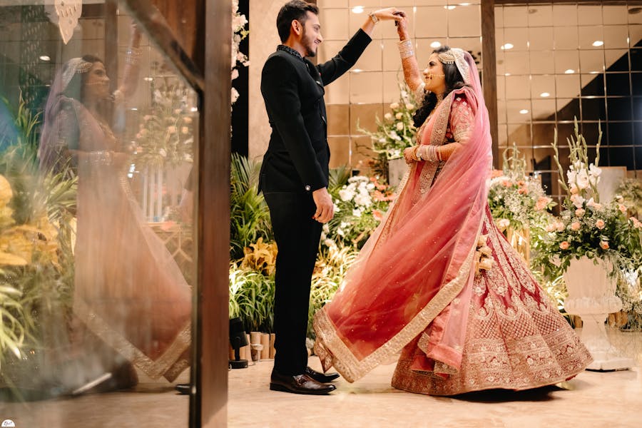 Romantic trendy pic of couple