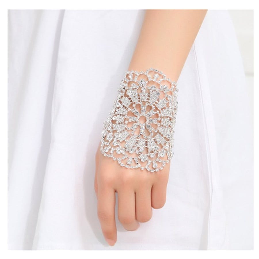 trendy hand jewellery