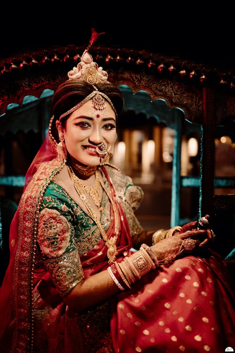 Bride in smoky eye makeup look