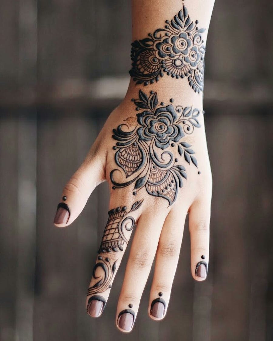 floral finger mehndi design