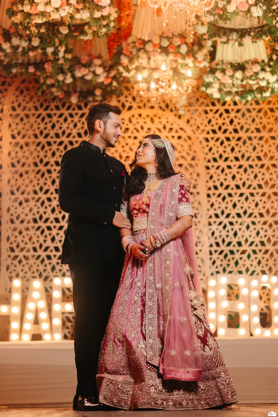 A sweet eye-locking pic of couple