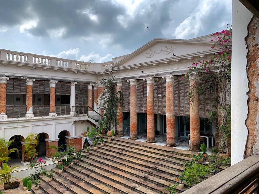 Bawali Rajbari for best pre wedding location in kolkata