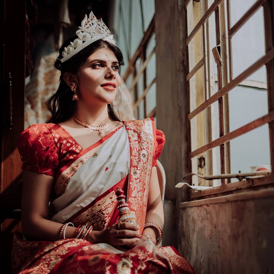 Elegant bridal mukut