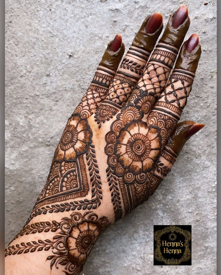 Intricate Bengali mehndi art