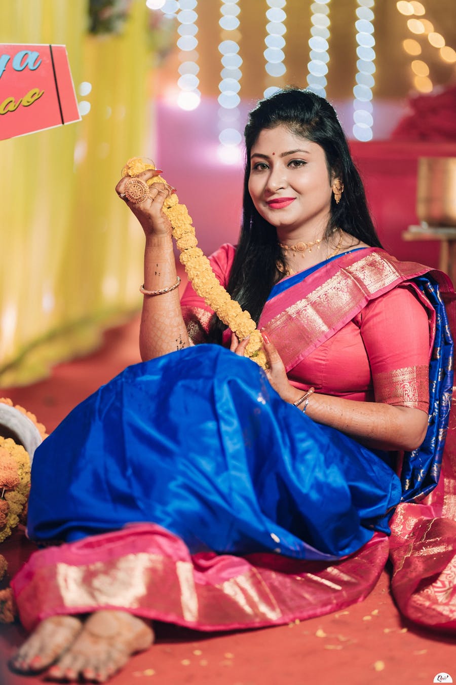 best mehendi poses for brides