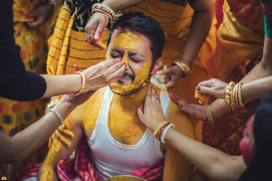 bengali gaye holud look photos