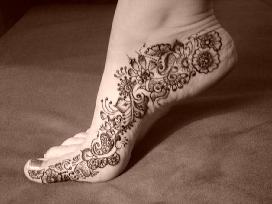 bridal foot mehndi design