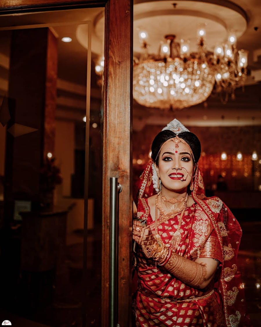 Simplistic elegant Bengali bridal photography