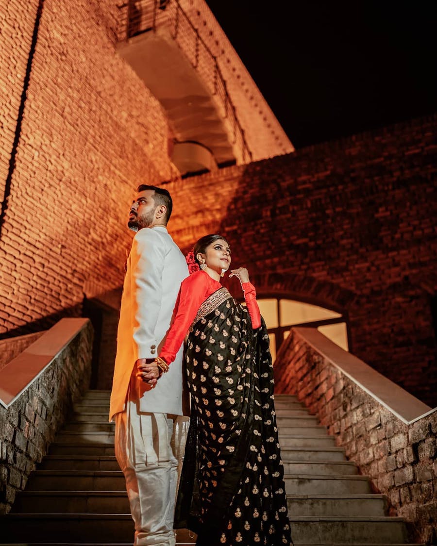 Black benarasi saree for bong bride