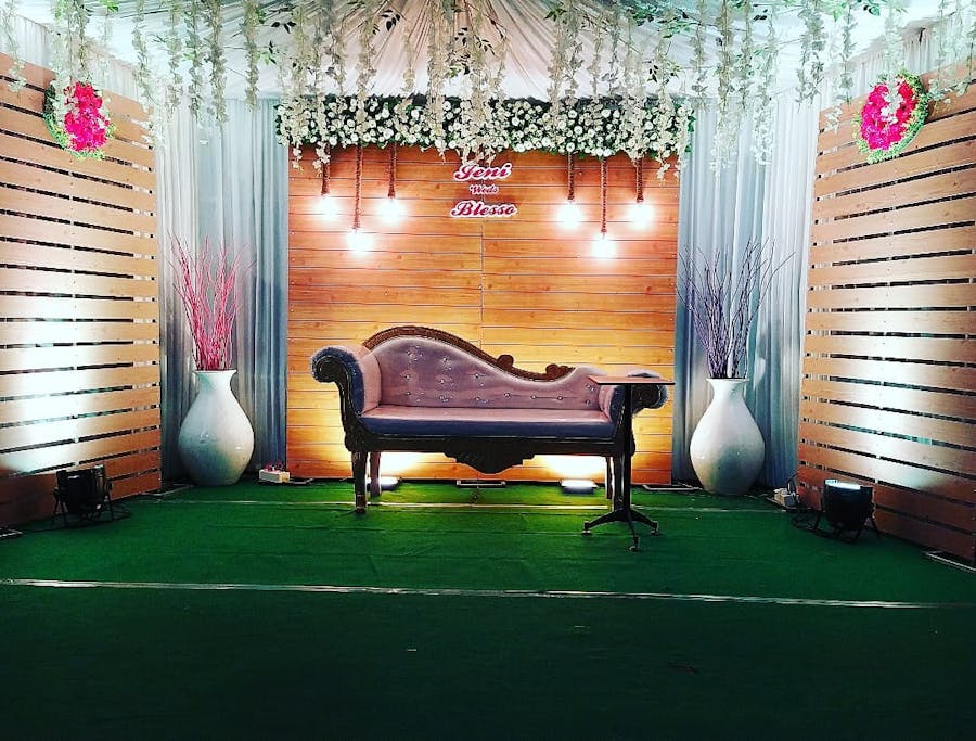 wooden tiles stage