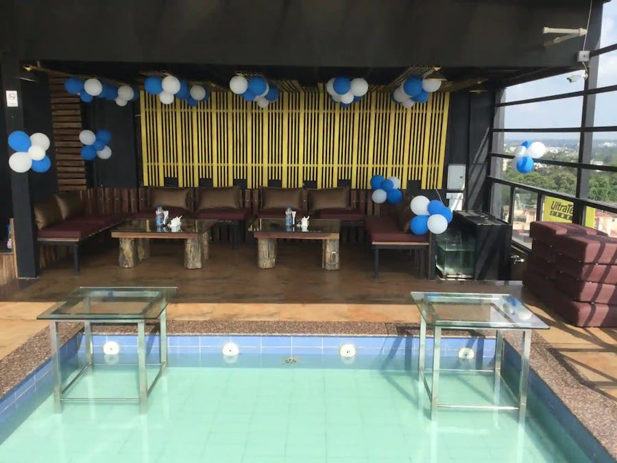 MECHANIX RESTAURANT & LOUNGE