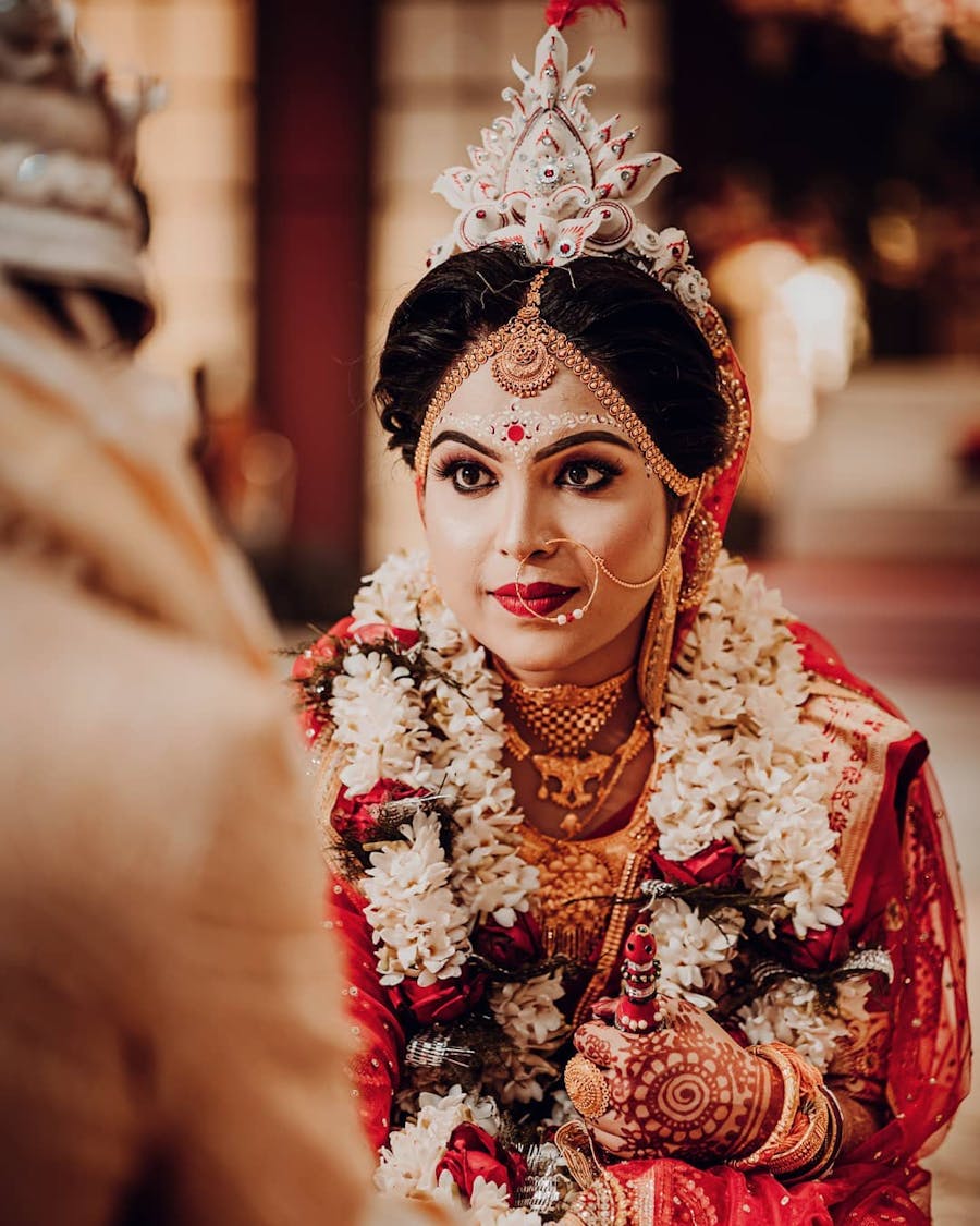 15 Stunning Gaye Holud Look Of Bengali Bride
