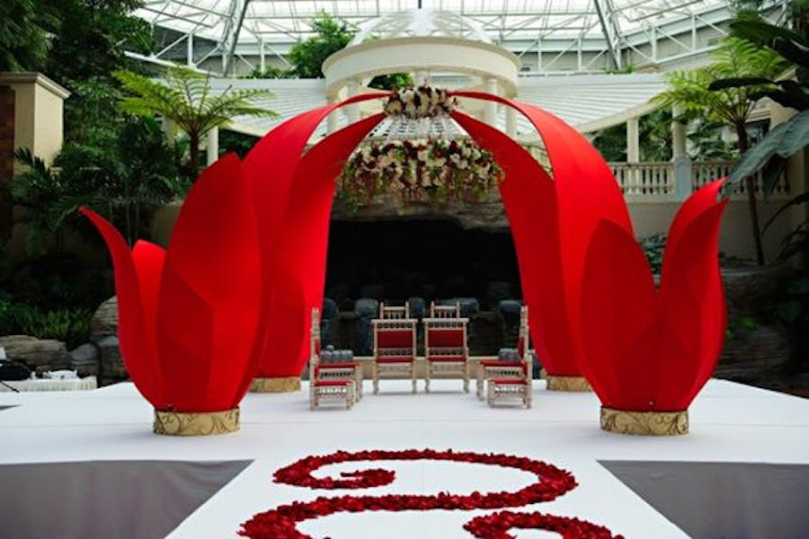 pillar wedding stage