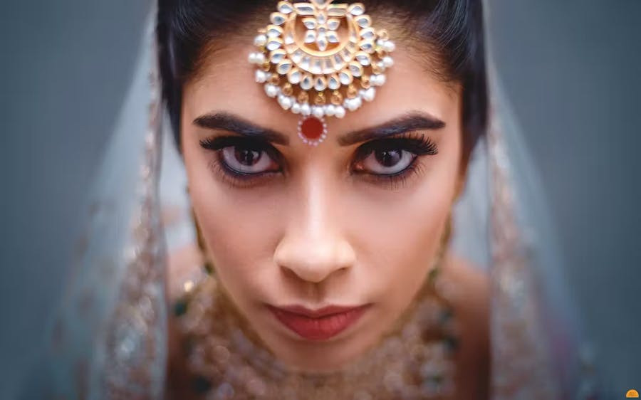 Simple makeup look of bride pic