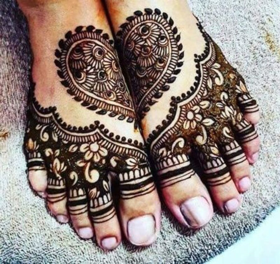 simple foot mehndi design