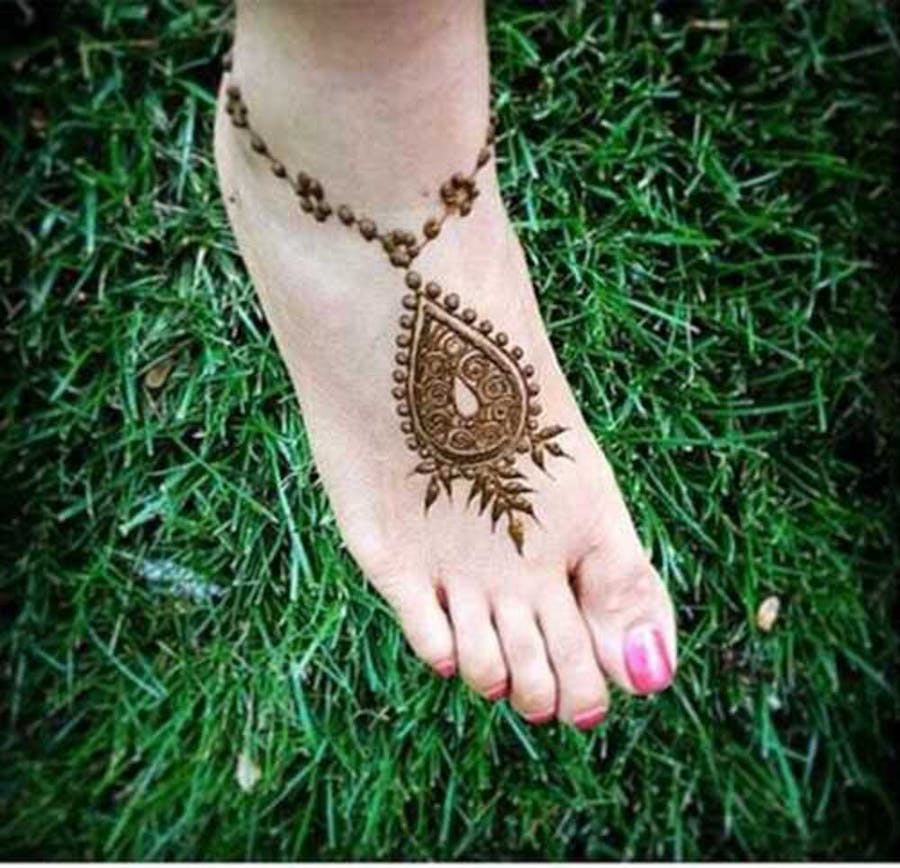 bridal foot mehndi design